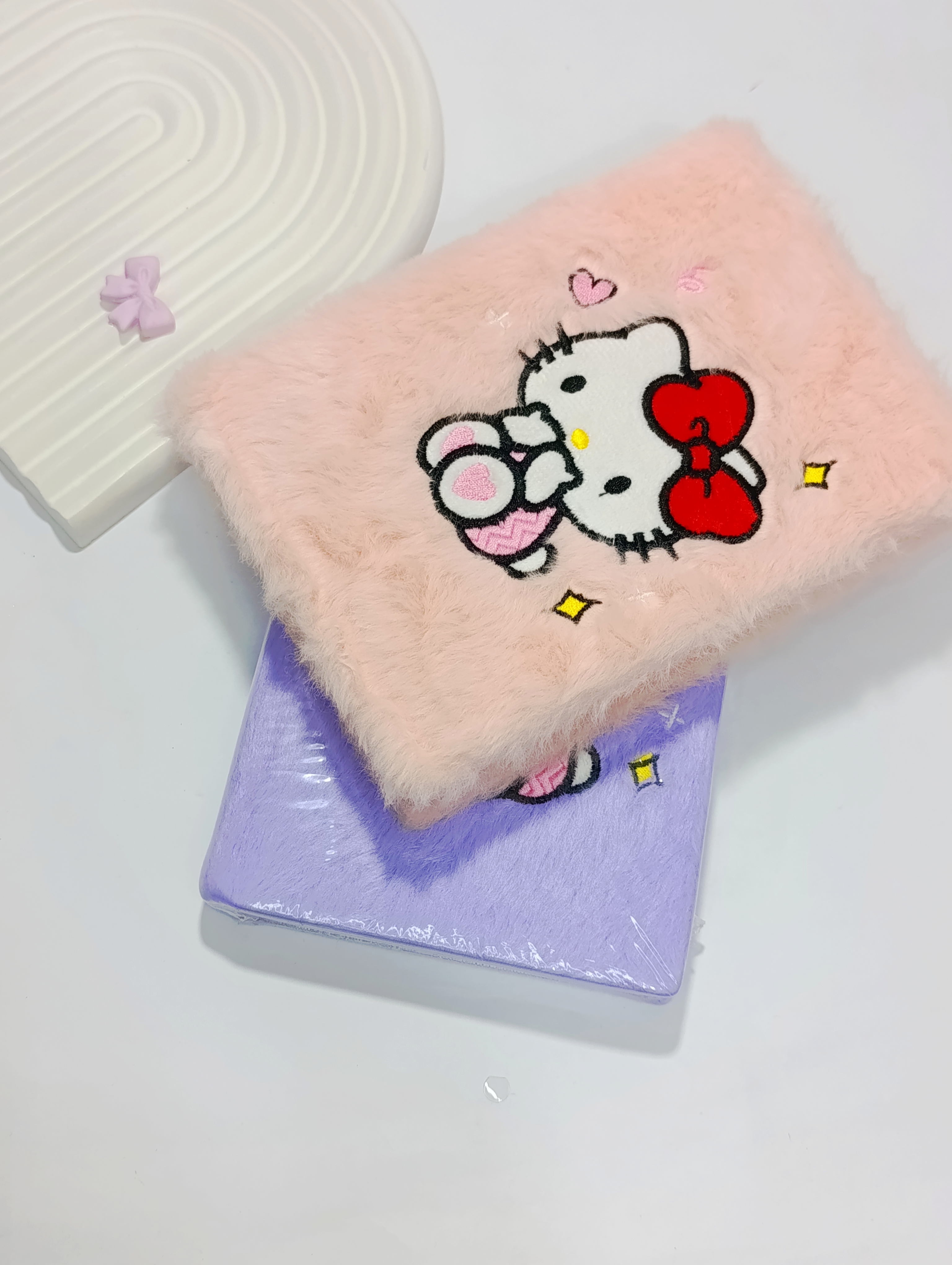 سایه کتابی کیتی